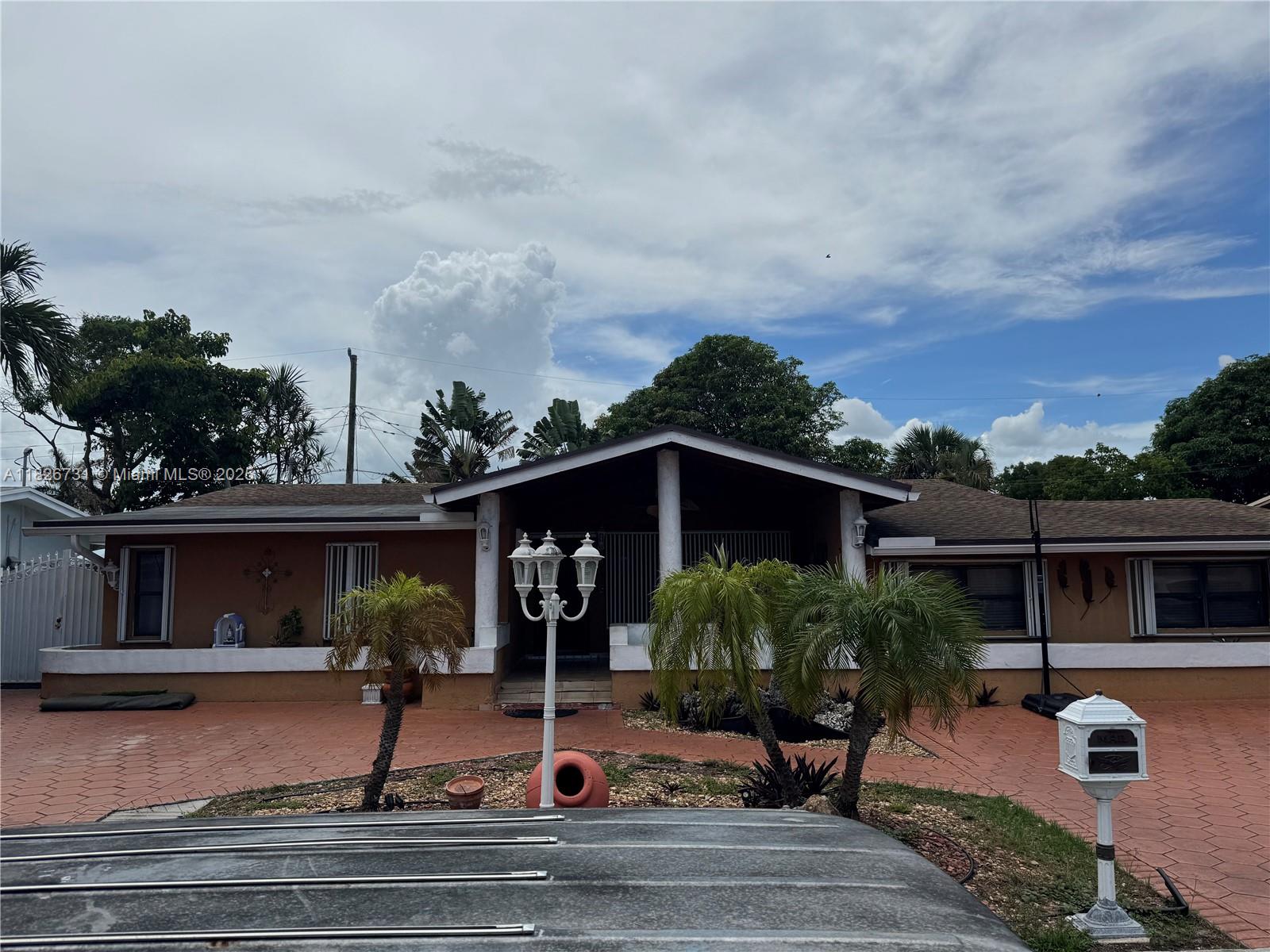 5372 W 9th Ave, Hialeah, FL, 33012/$690,000 2 5372 W 9th Ave