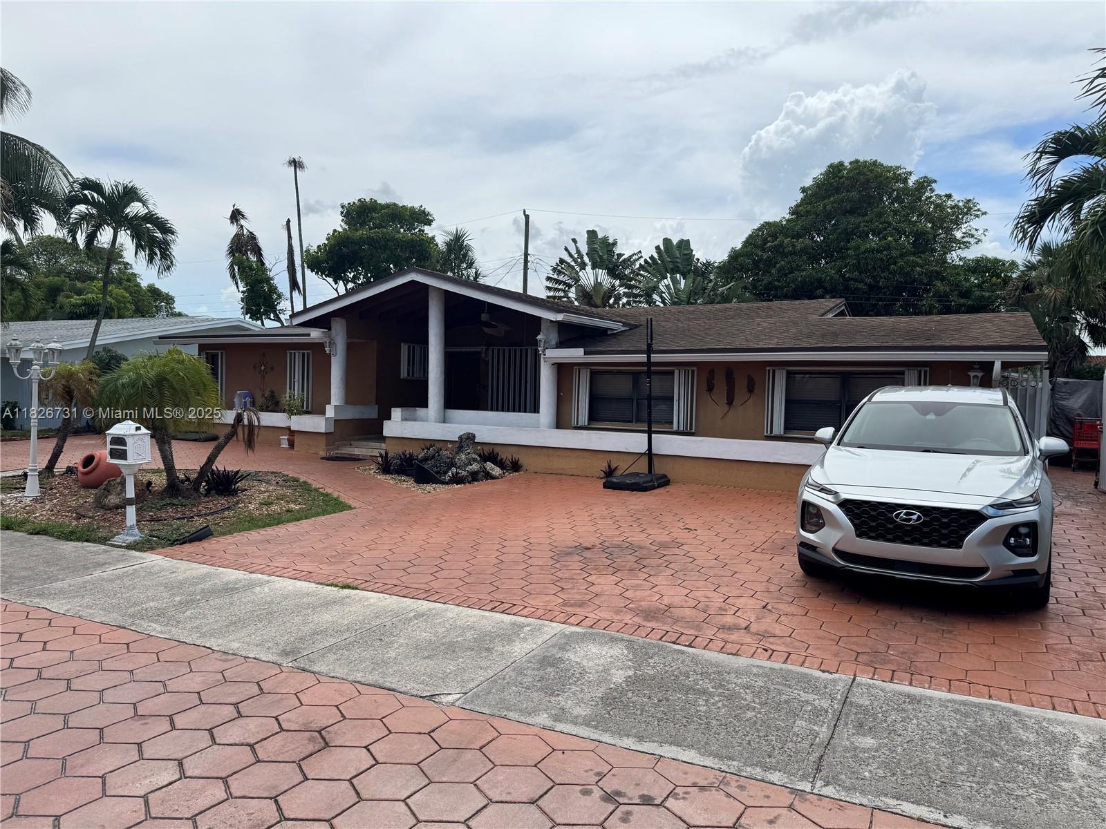 5372 W 9th Ave, Hialeah, FL, 33012/$690,000 3 5372 W 9th Ave