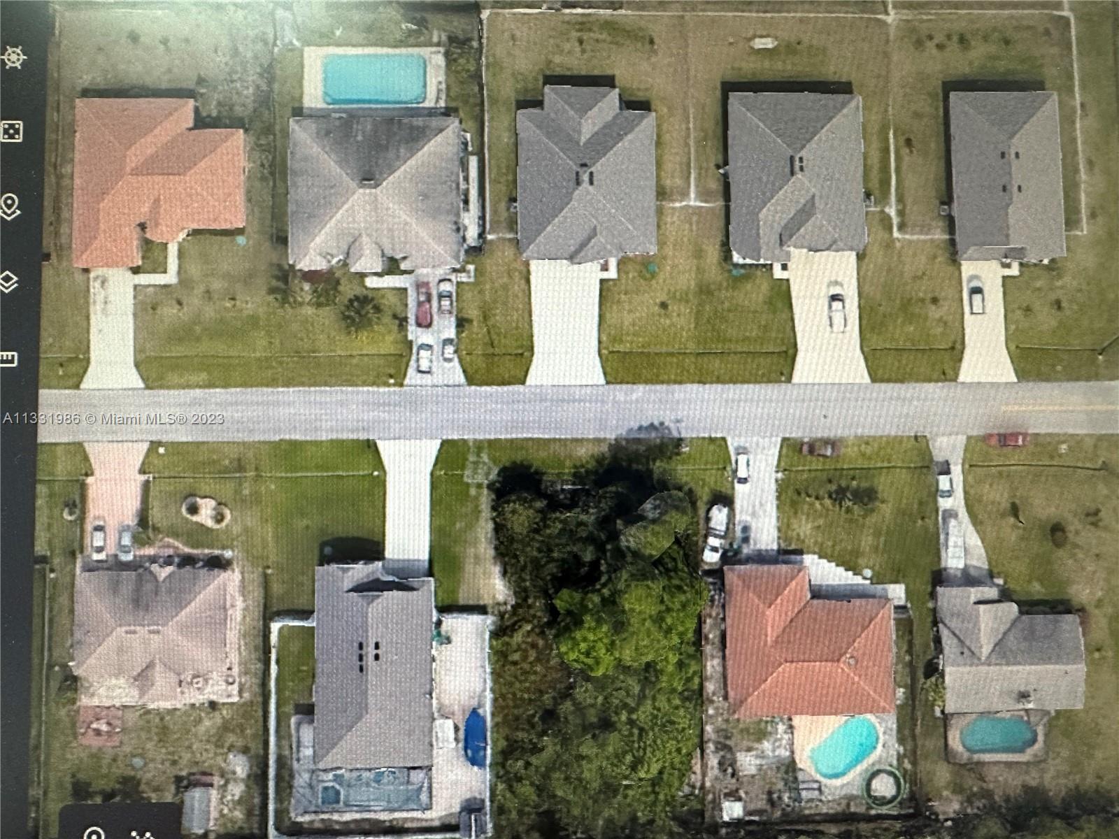 Vacant Lot, in a great neighborhood with many built homes.