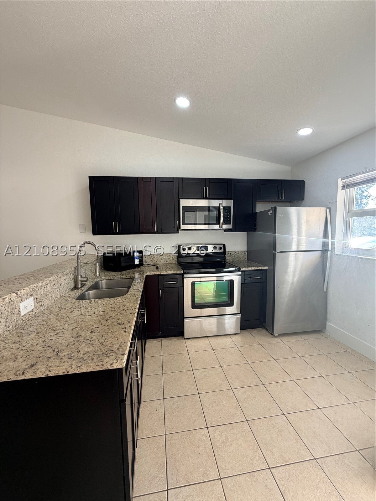 1412-1414 W 12th St