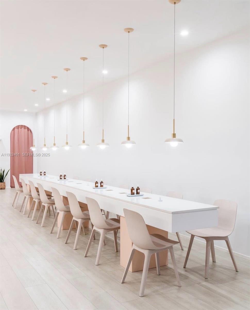 240-290 N Federal Highway