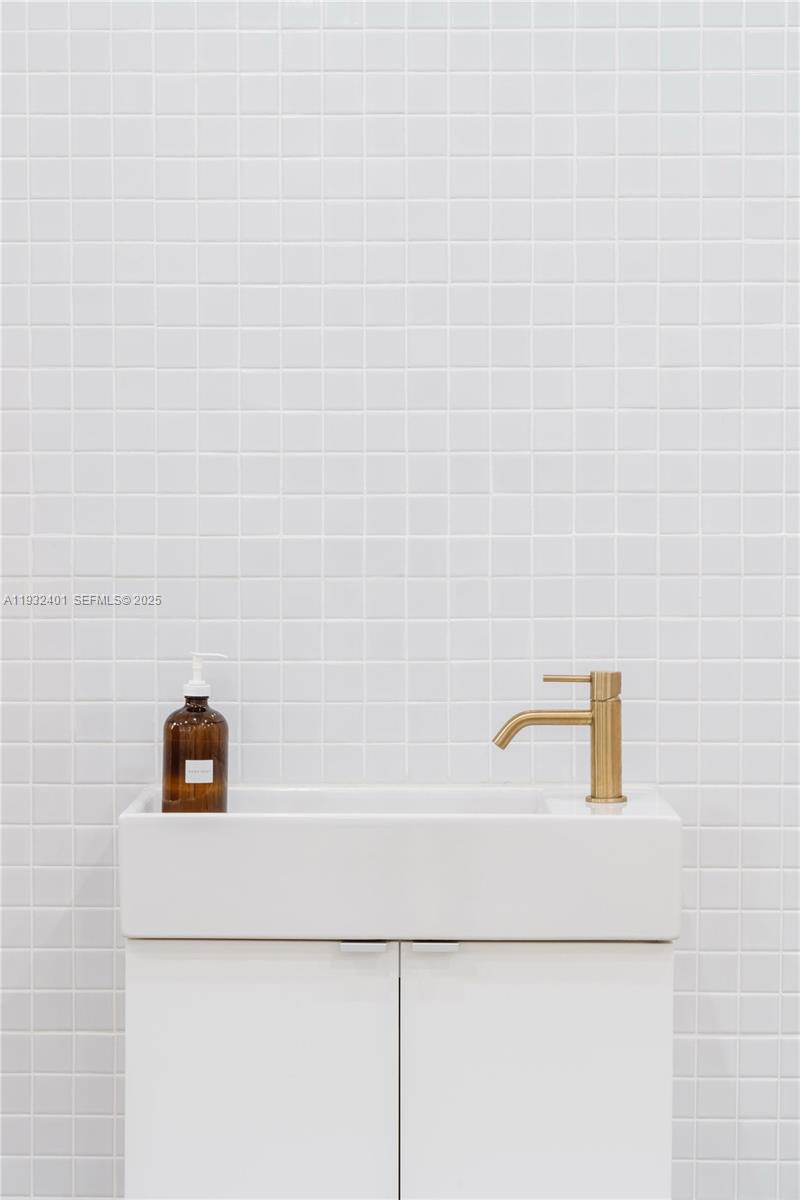 240-290 N Federal Highway