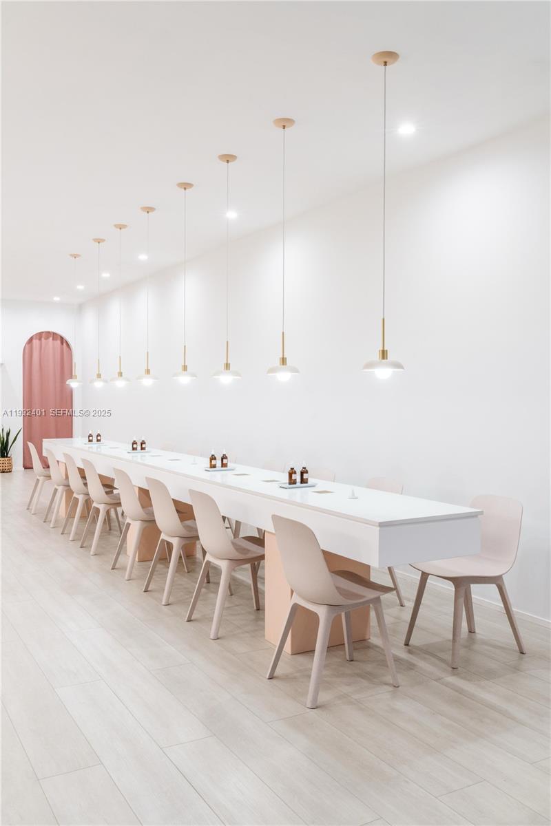 240-290 N Federal Highway