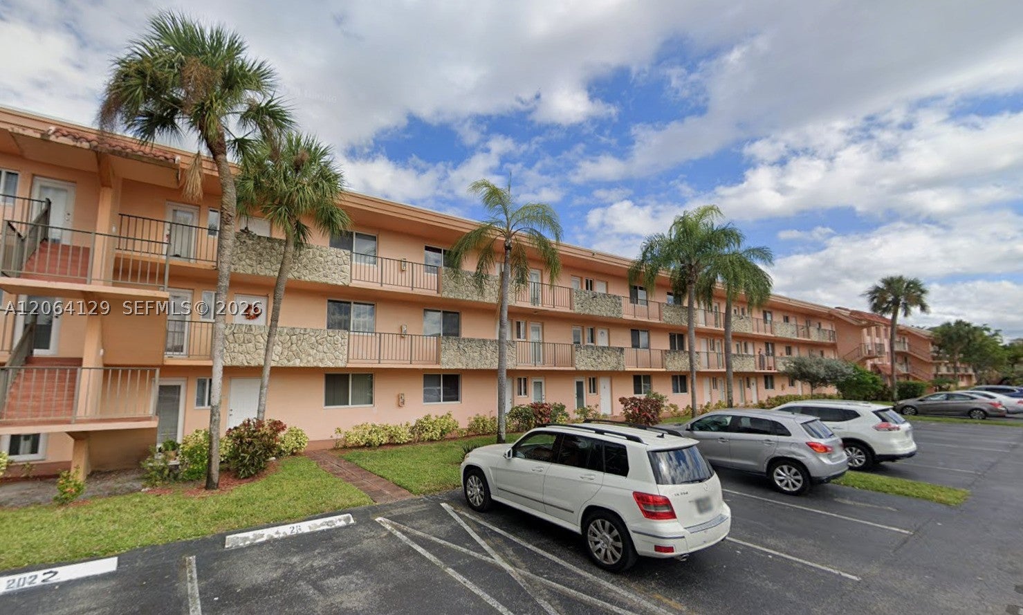 5950 Del Lago Cir