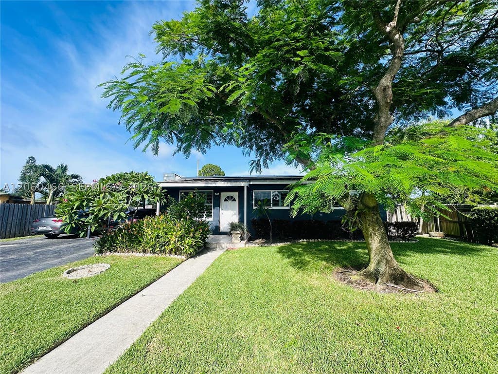Photo of 1020 S 14th Ct #1, Lantana, FL 33462 (MLS # A12060466)
