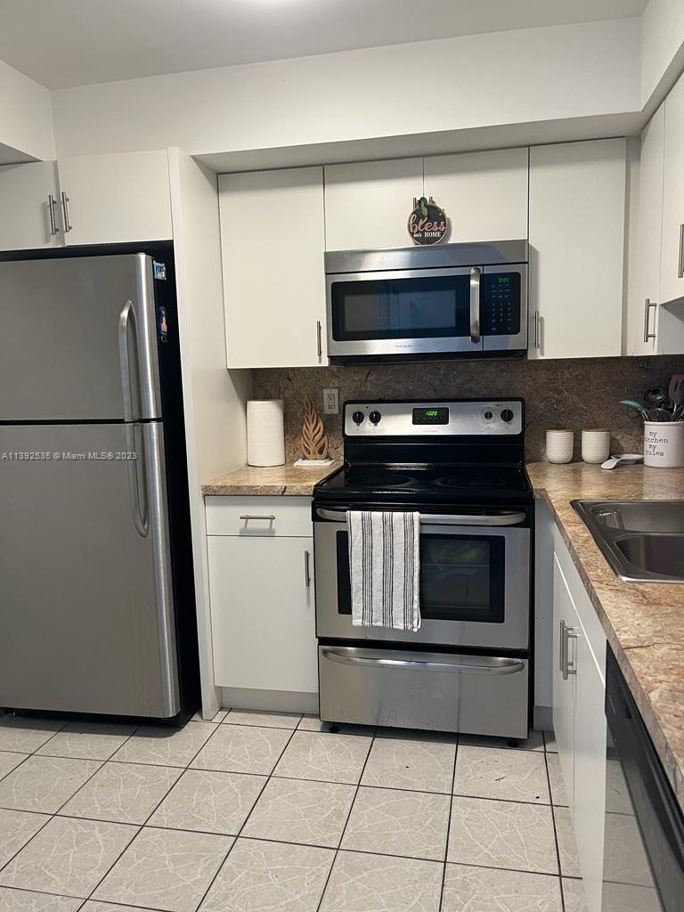 Centrally located 2 Bed 1 Bath condo in the sought after Westbird Village. Conveniently located right by Florida's Turnpike. This unit has been well kept and updated. Kitchen features modern white kitchen with stainless steel appliances. Top (4th) floor and corner unit with no upstairs neighbors and only 1 side neighbor. Pool view from balcony. Show with confidence.