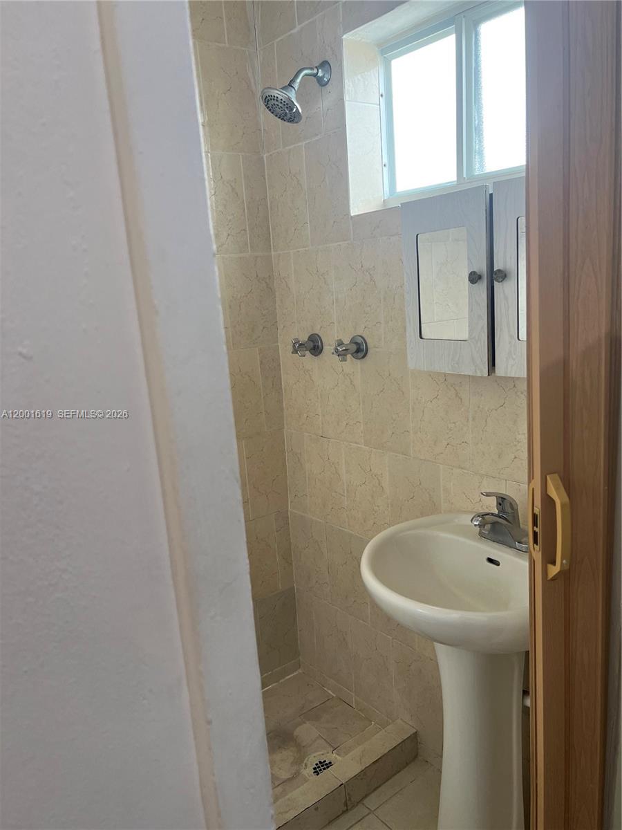 FLA FRUIT LAND CO SUB - Residential Lease