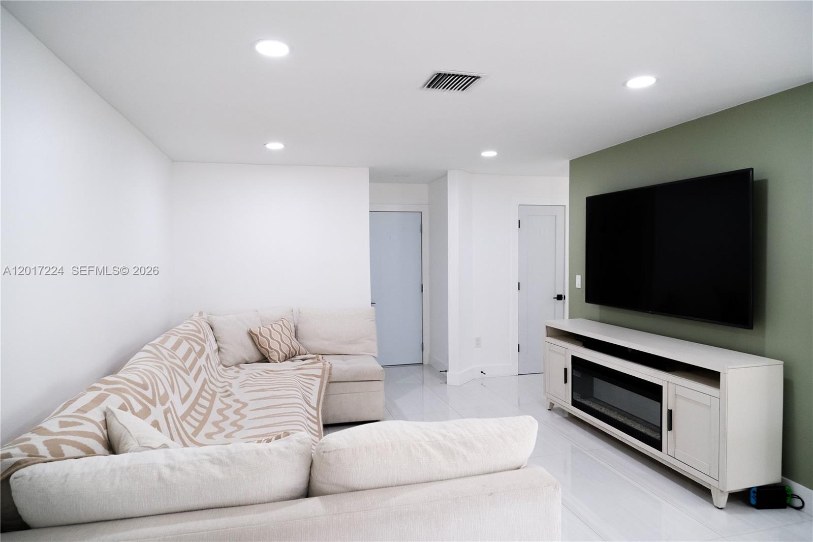 HIGHLANDS AT KENDALL - Residential