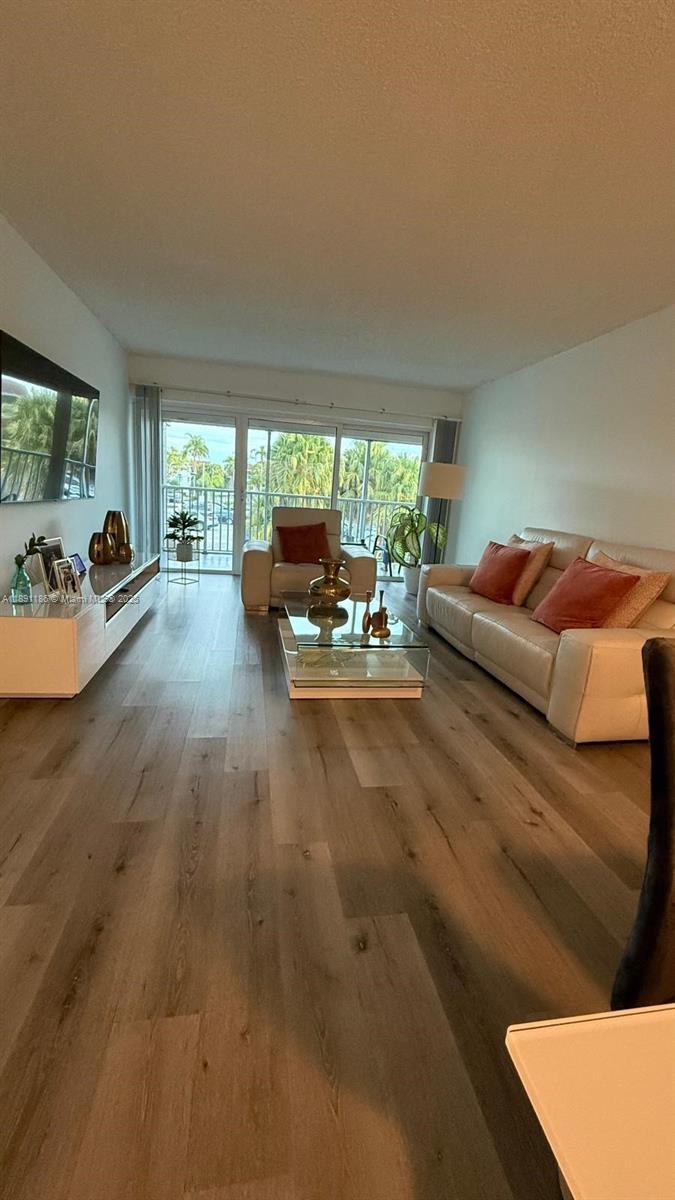 BUILDING ONE OF RACQUET C - Residential Lease
