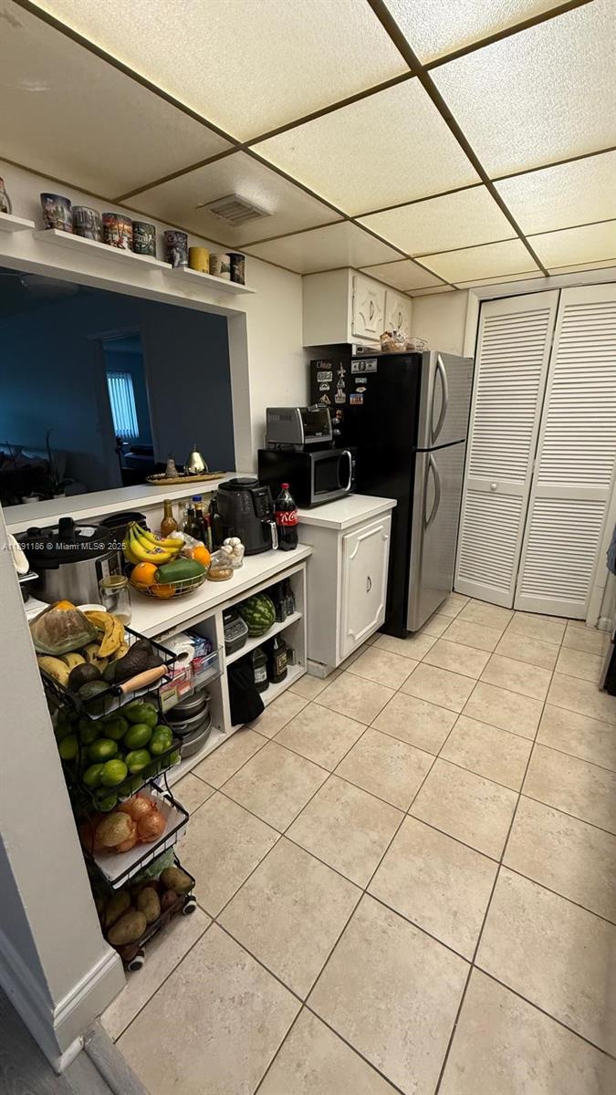 BUILDING ONE OF RACQUET C - Residential Lease