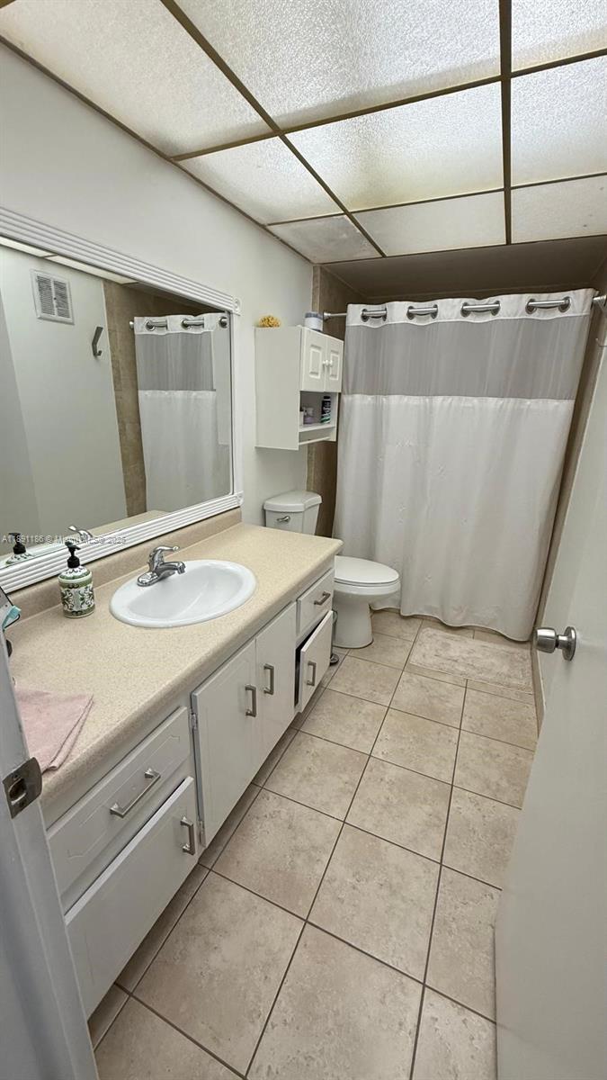 BUILDING ONE OF RACQUET C - Residential Lease