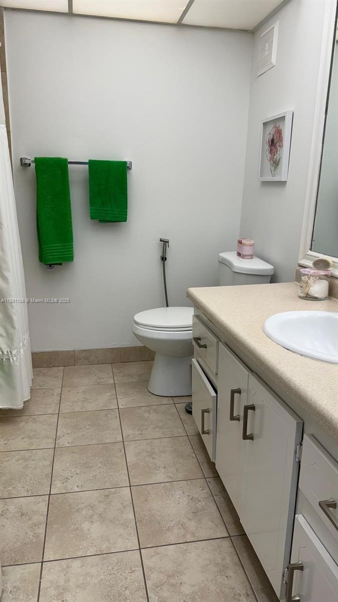 BUILDING ONE OF RACQUET C - Residential Lease