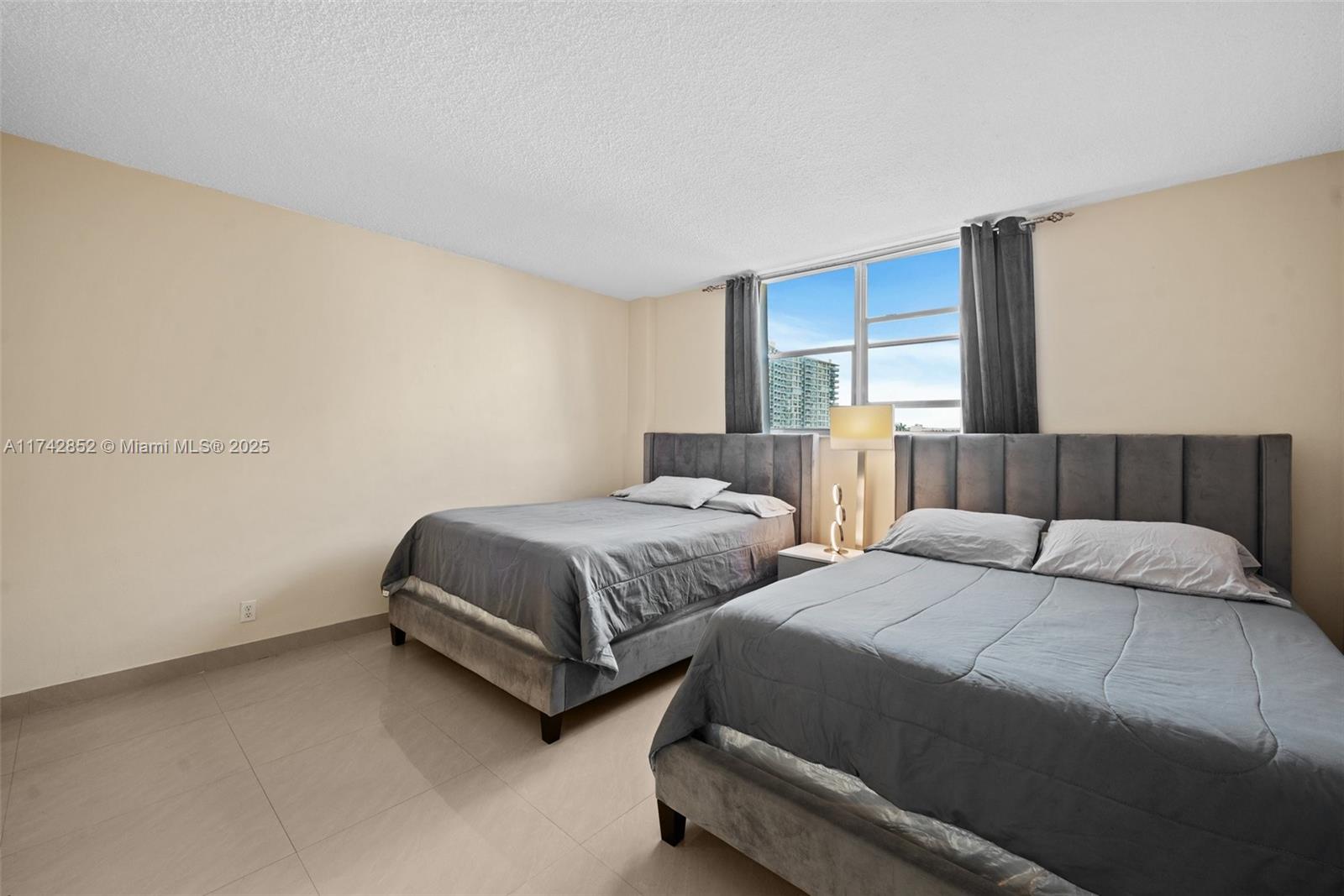SIAN OCEAN RESIDENCES CON - Residential