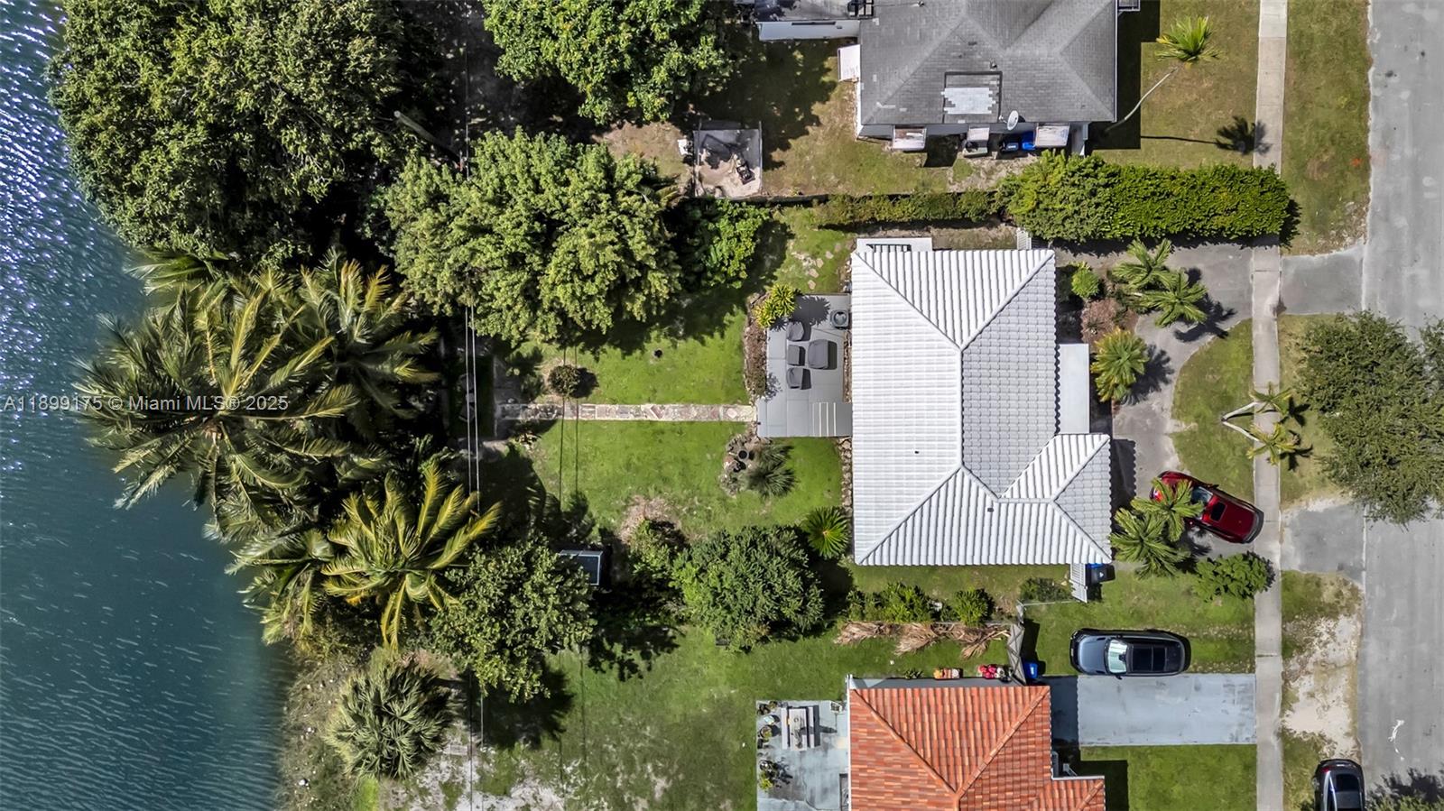1860 NE 157th Ter, North Miami Beach, FL, 33162/$549,000 3 1860 NE 157th Ter