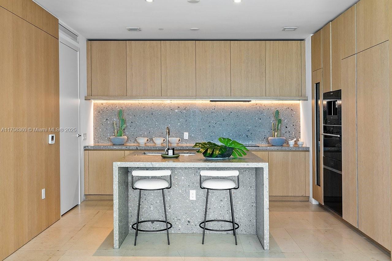 8701 N Collins Ave 701