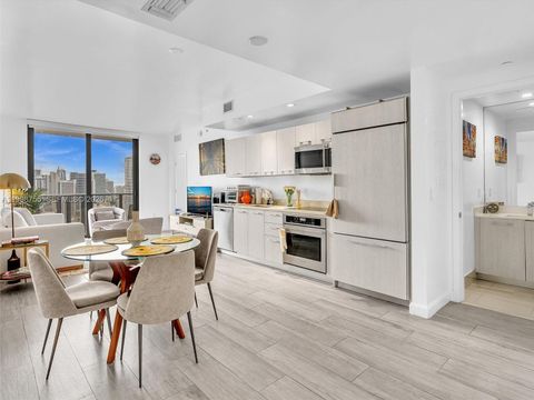 45 SW 9th St 3609 Miami FL 33130