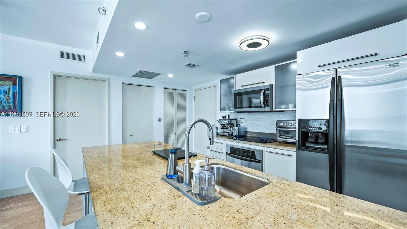 LATITUDE ON THE RIVER CON - Residential