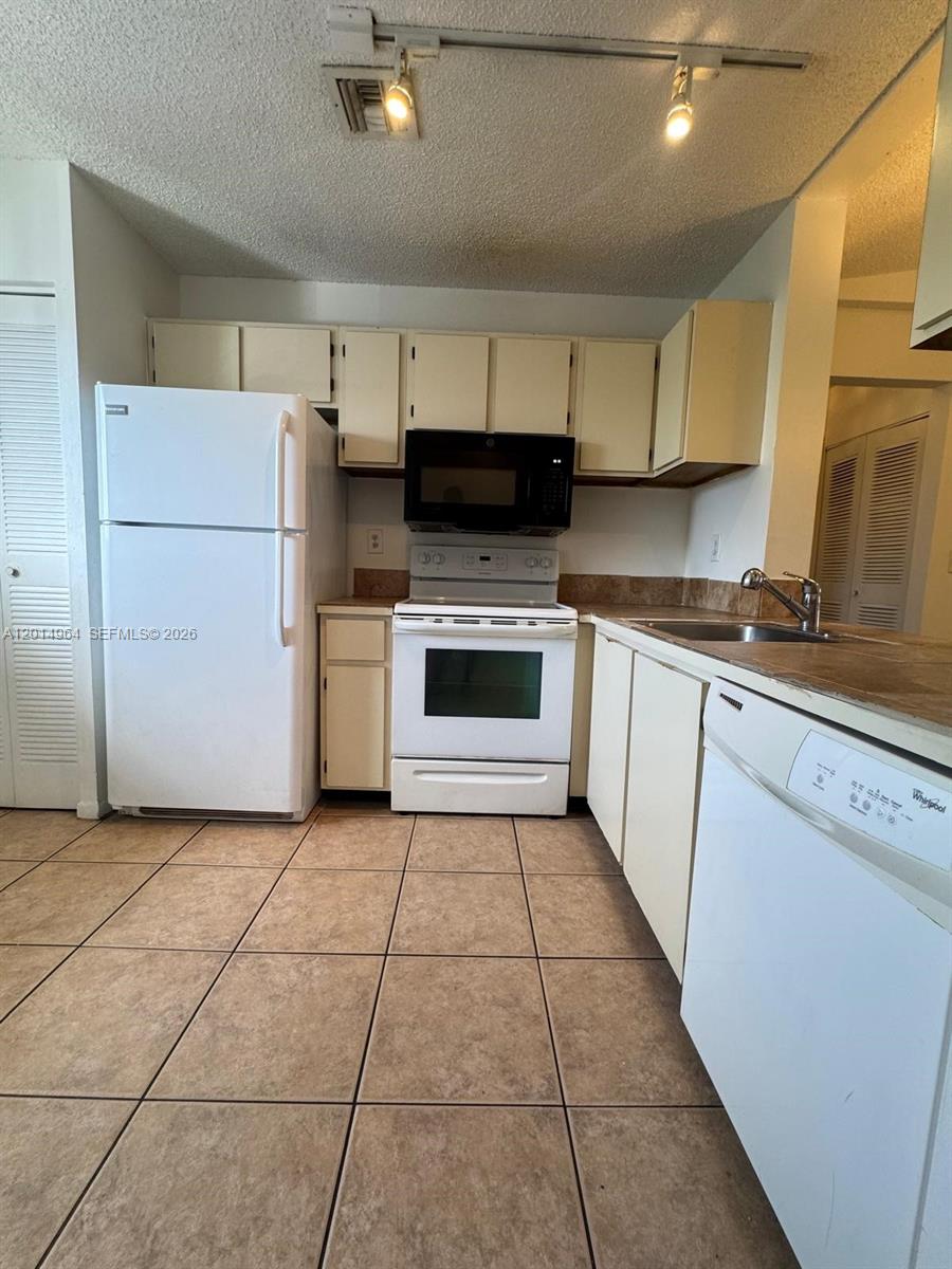 MALIBU CLUB CONDO - Residential Lease