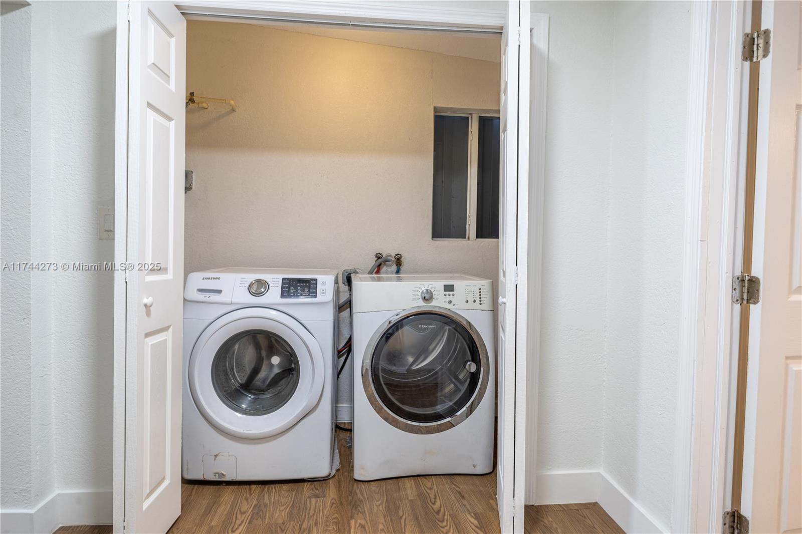 PINEWOOD PARK EXTENSION - Residential