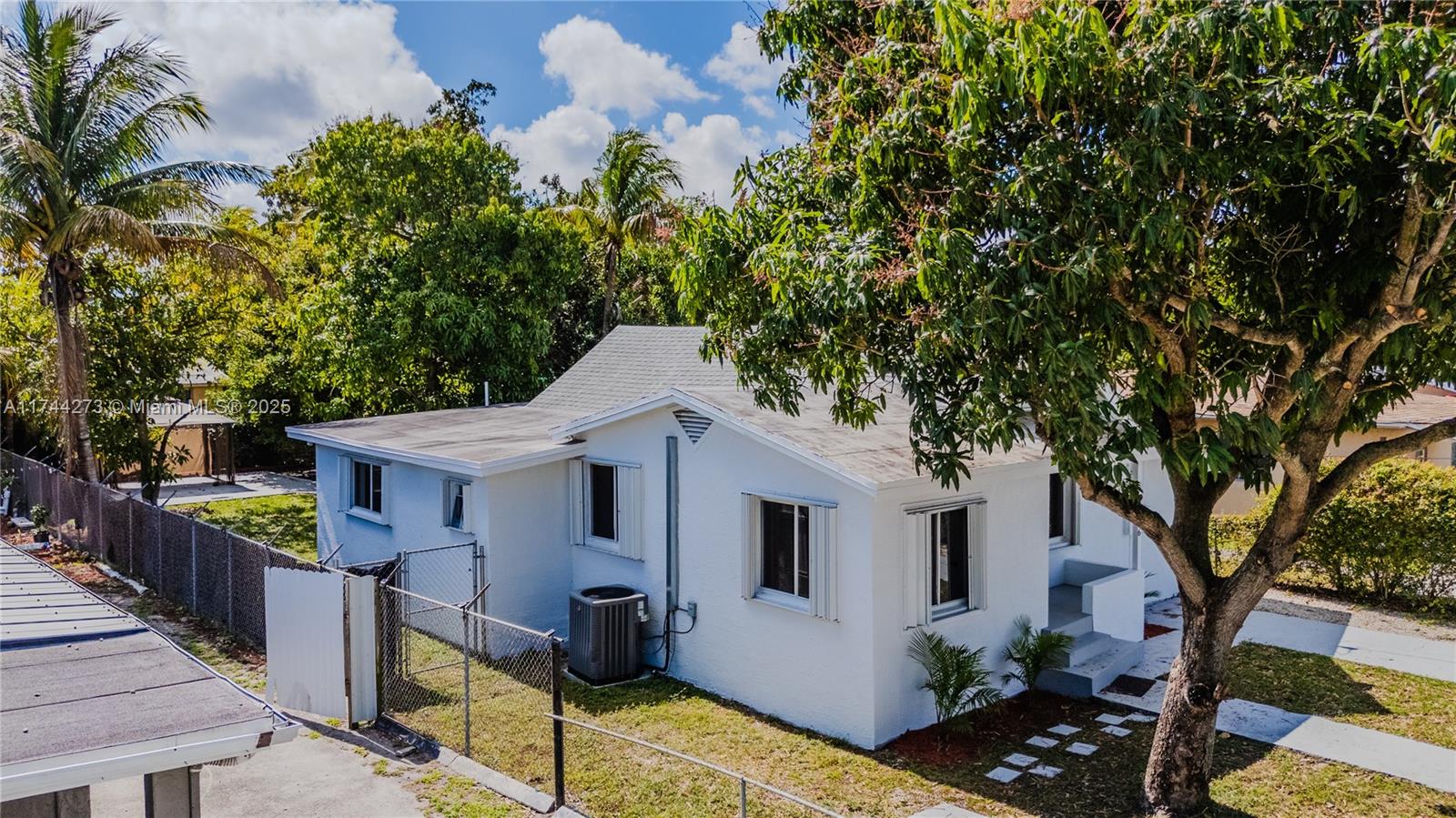866 NW 108th St