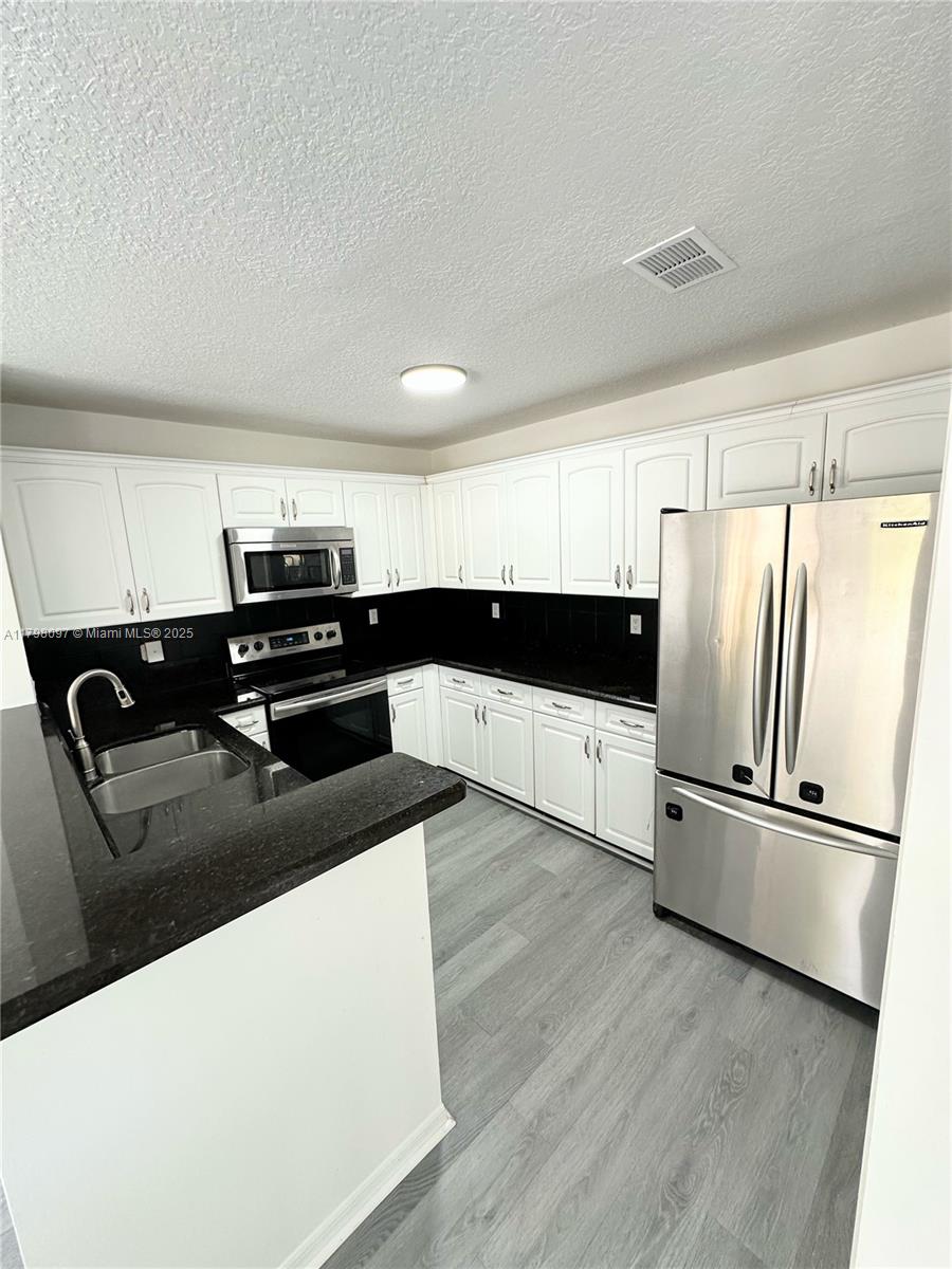 PALM ISLAND PLAT - Residential Lease