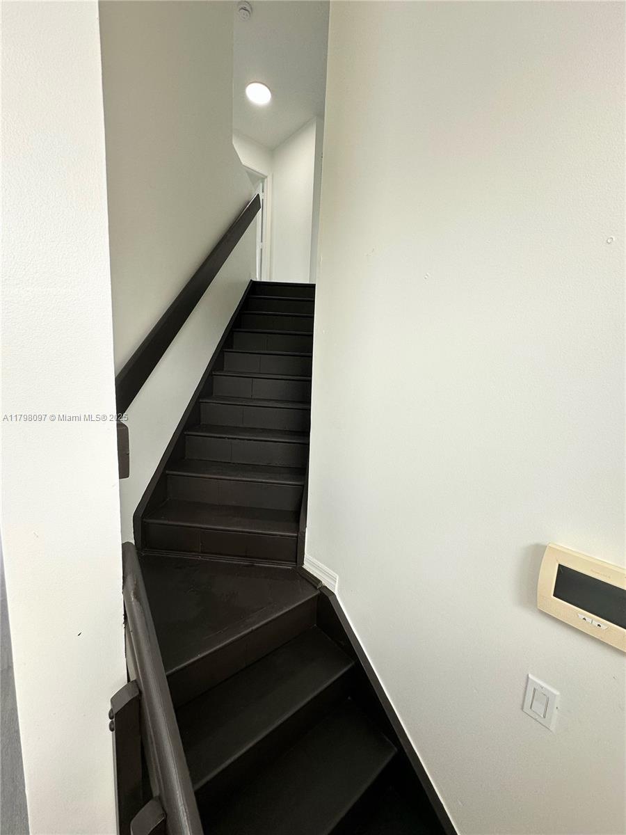 PALM ISLAND PLAT - Residential Lease