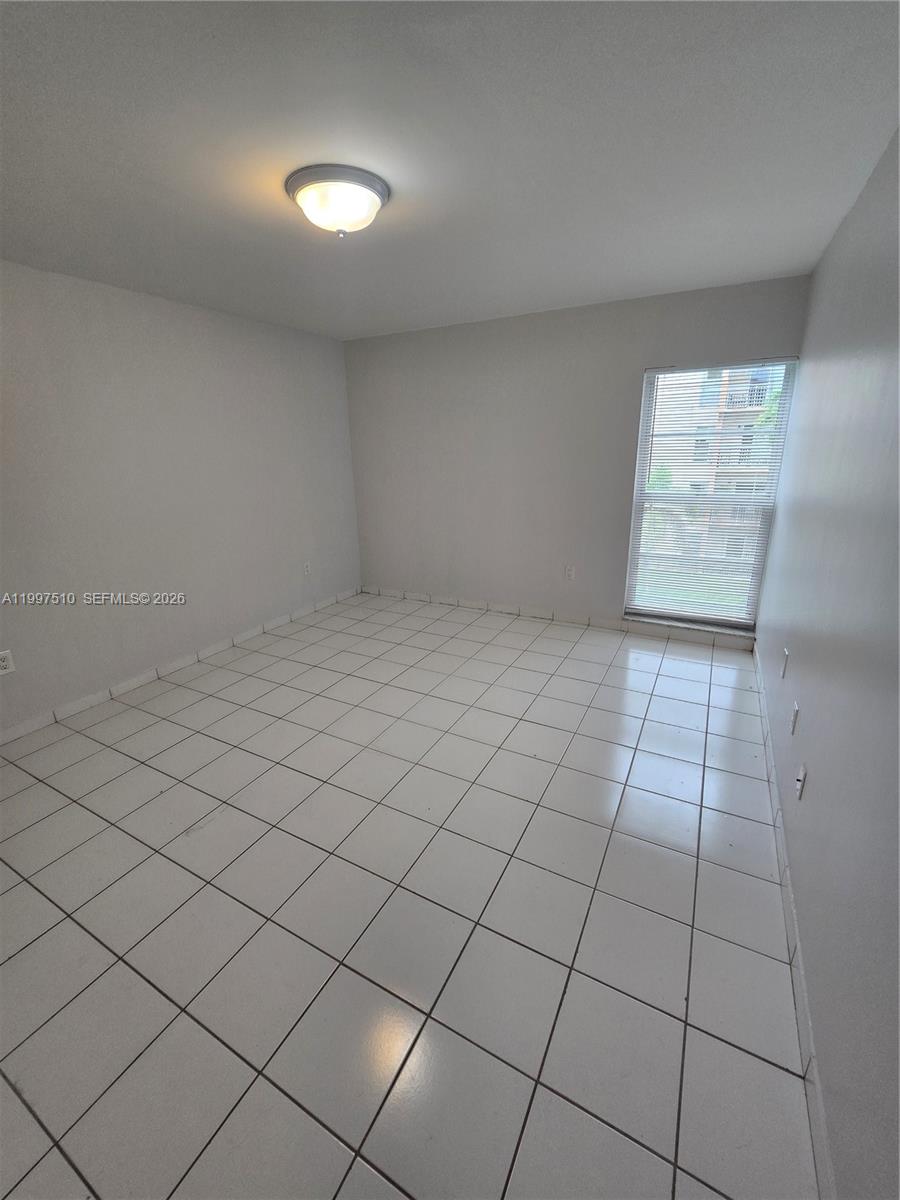 SUNSET VILLAS PHASE II CO - Residential Lease