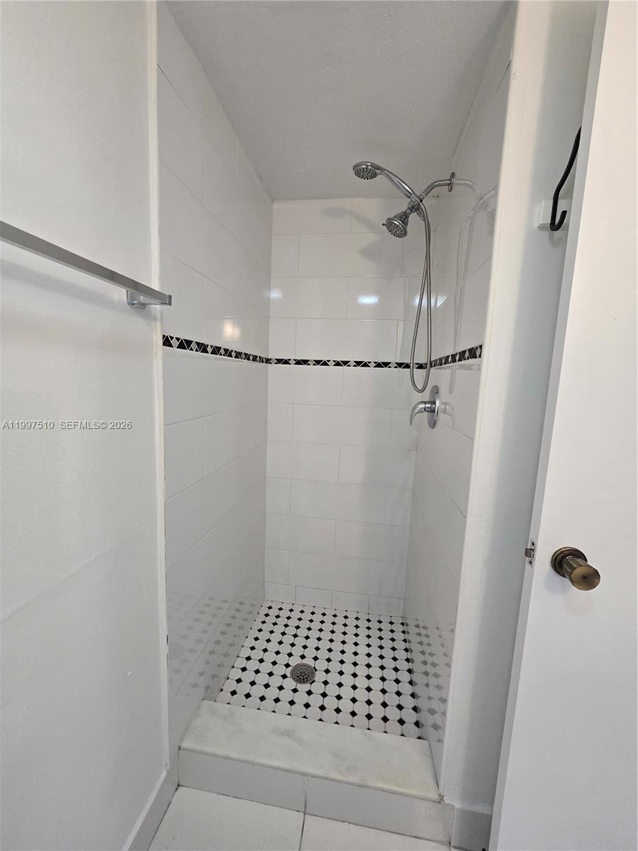 SUNSET VILLAS PHASE II CO - Residential Lease