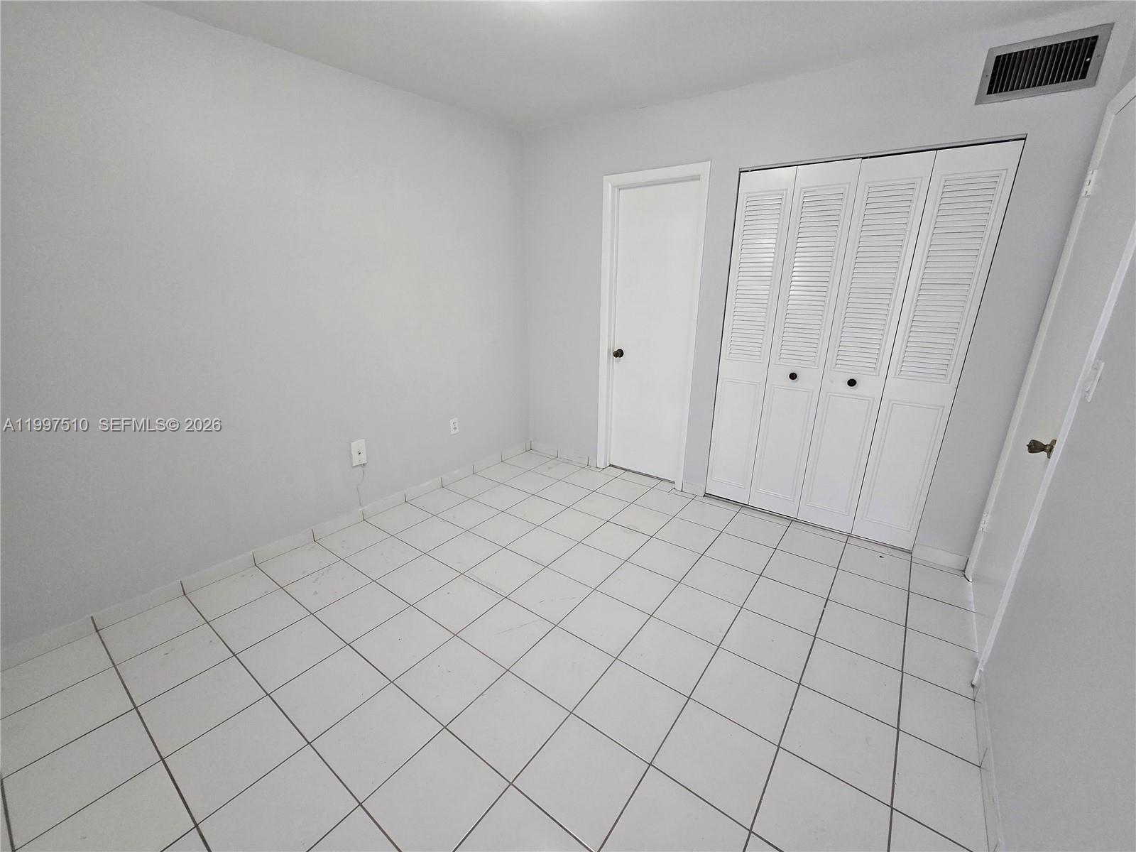 SUNSET VILLAS PHASE II CO - Residential Lease