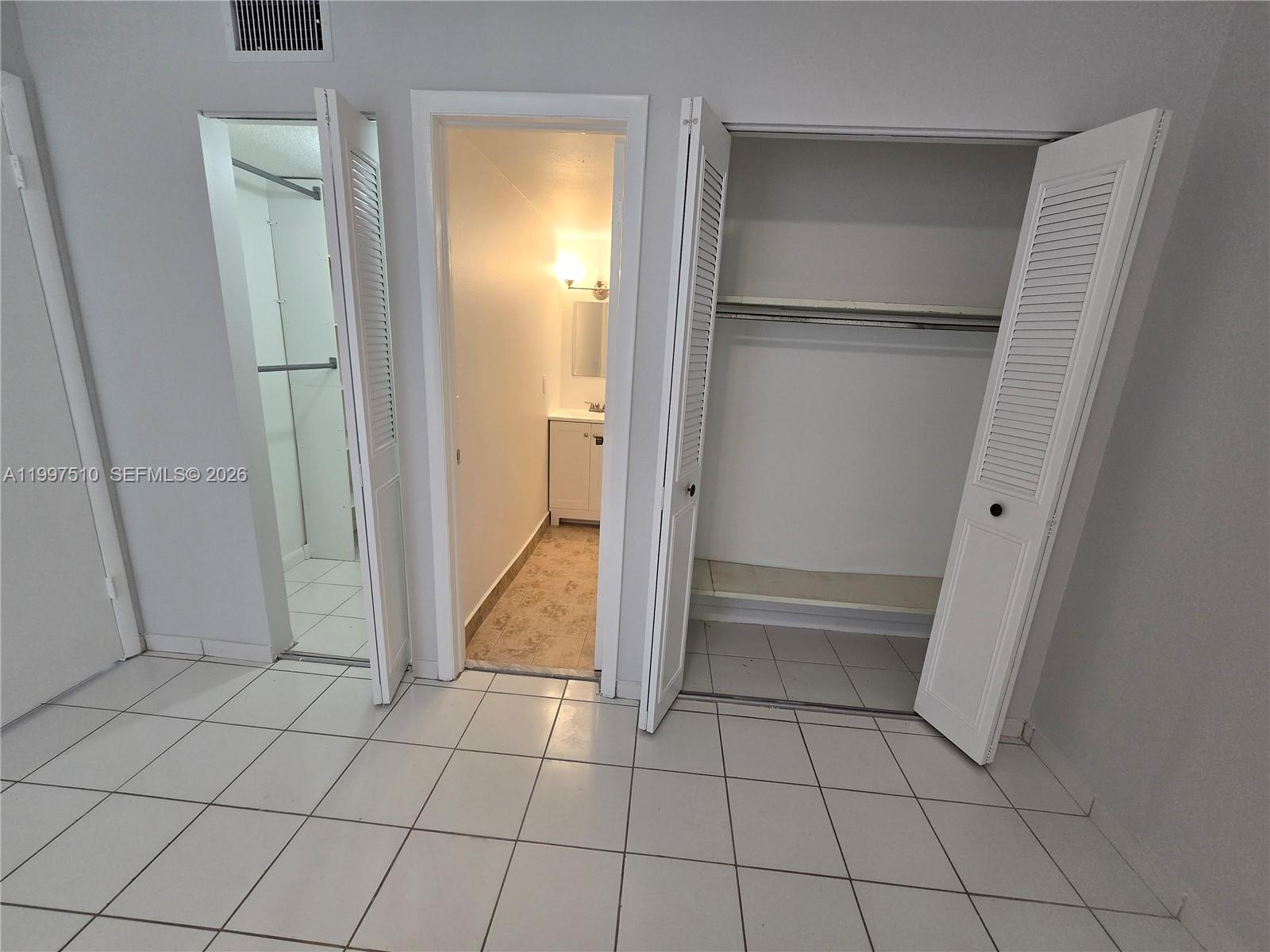 SUNSET VILLAS PHASE II CO - Residential Lease