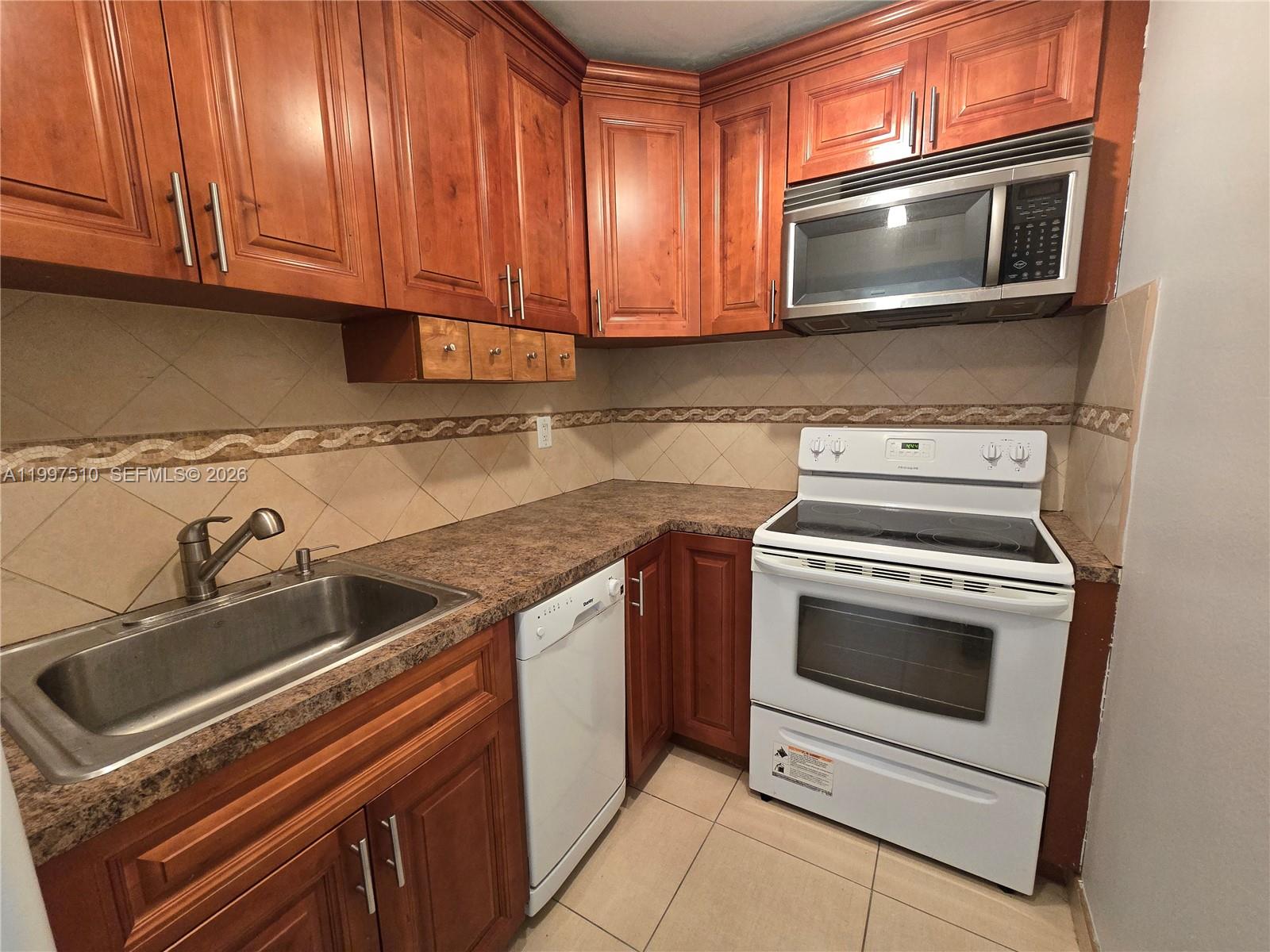 SUNSET VILLAS PHASE II CO - Residential Lease