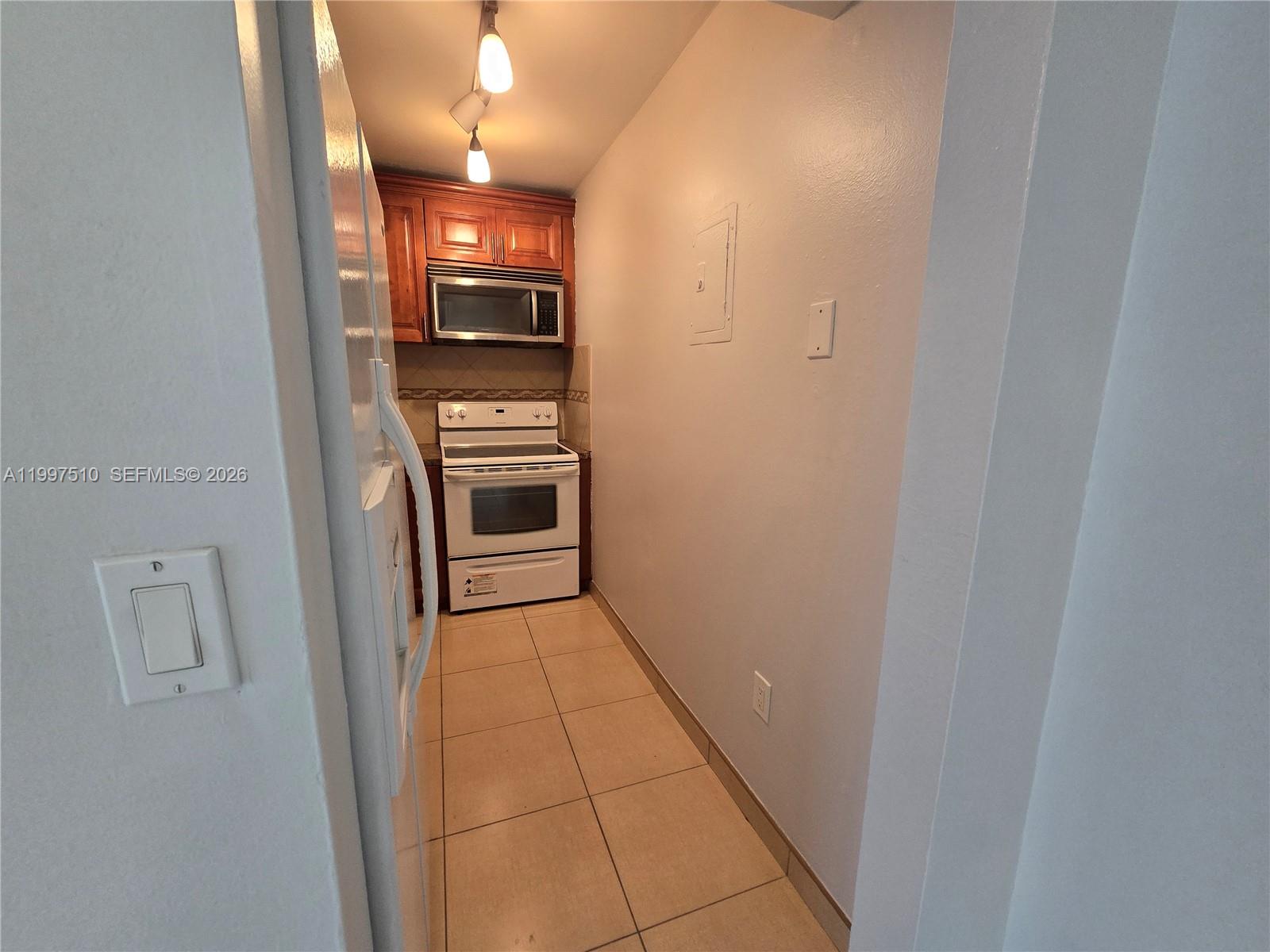 SUNSET VILLAS PHASE II CO - Residential Lease