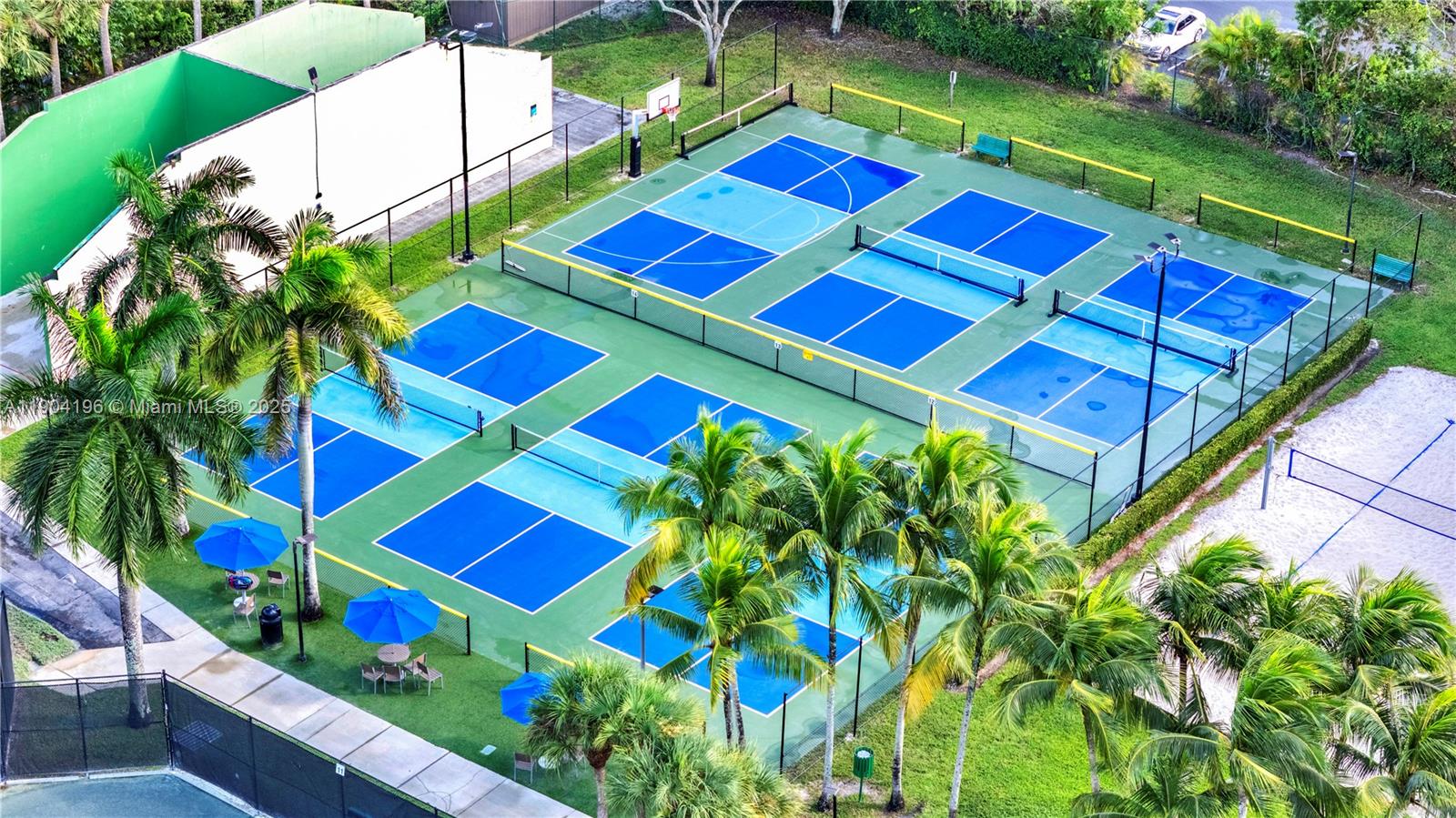 DORAL PK CO CLUB VILLAS C - Residential