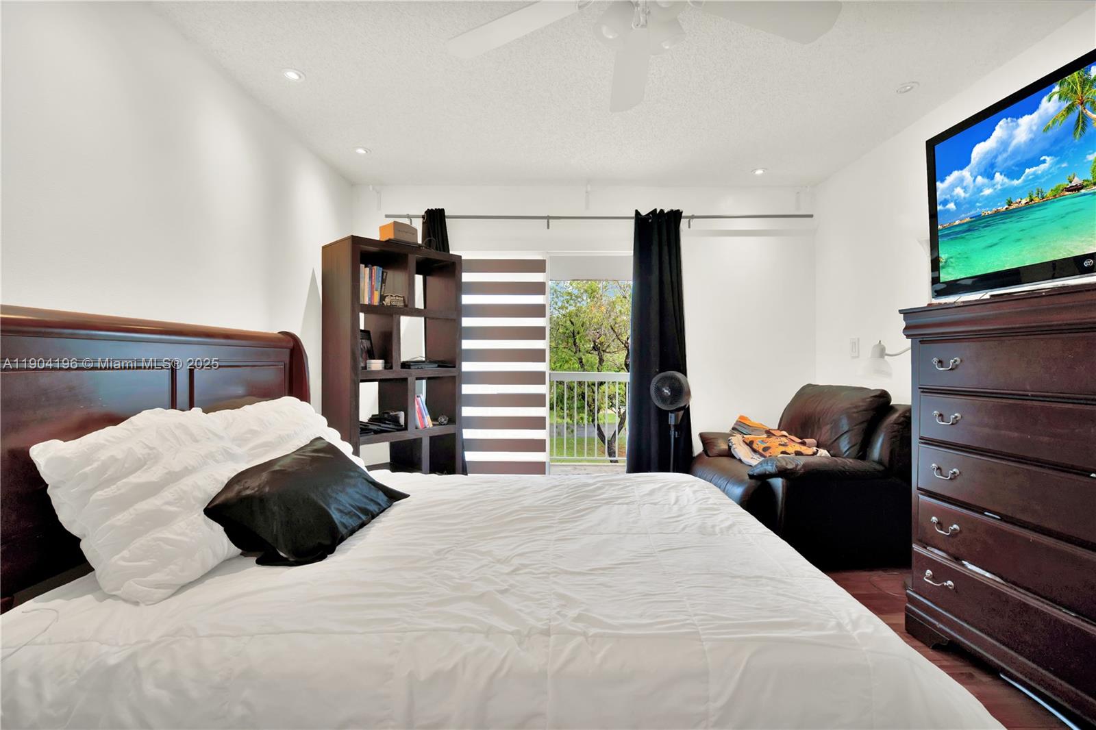 DORAL PK CO CLUB VILLAS C - Residential