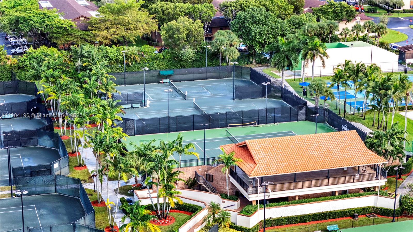 DORAL PK CO CLUB VILLAS C - Residential