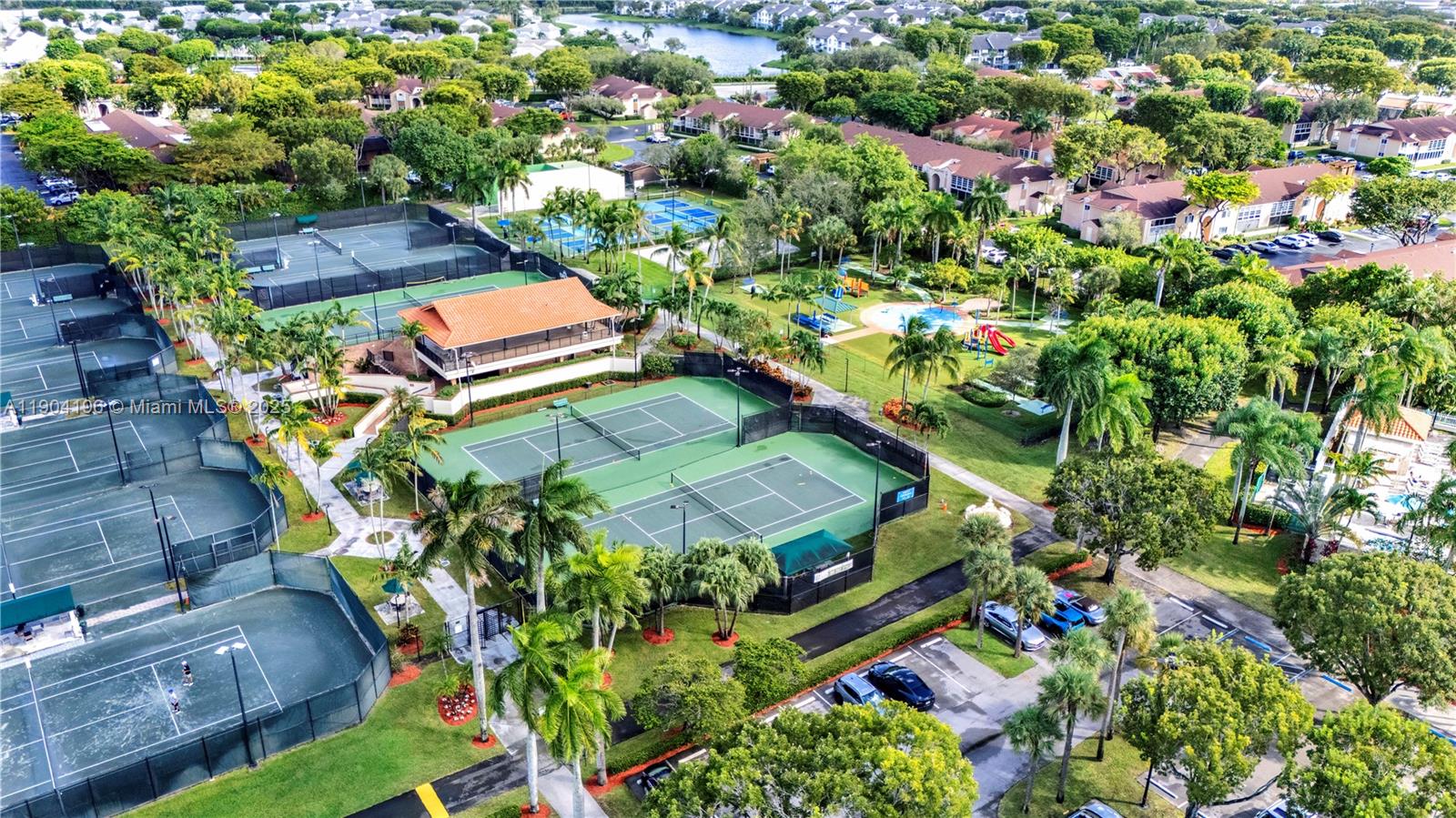 DORAL PK CO CLUB VILLAS C - Residential
