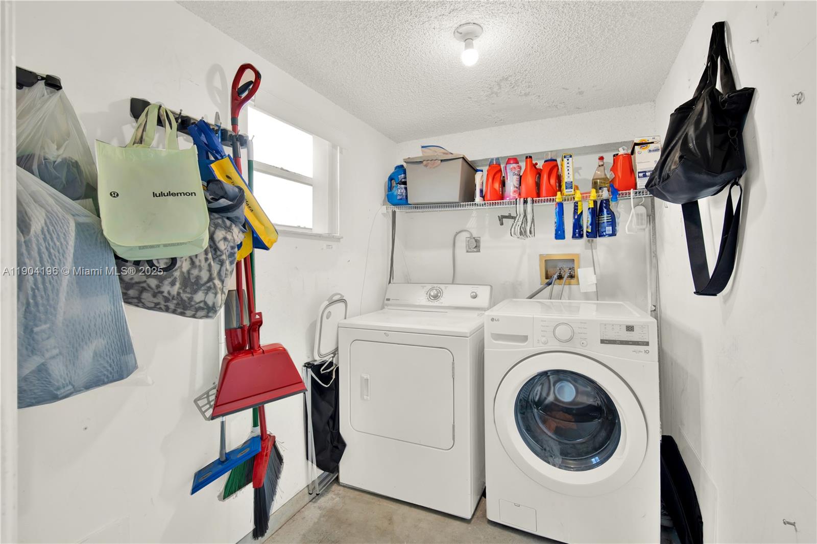 DORAL PK CO CLUB VILLAS C - Residential