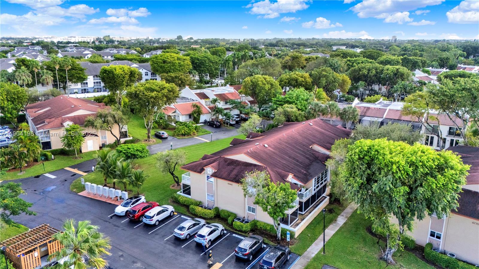 DORAL PK CO CLUB VILLAS C - Residential