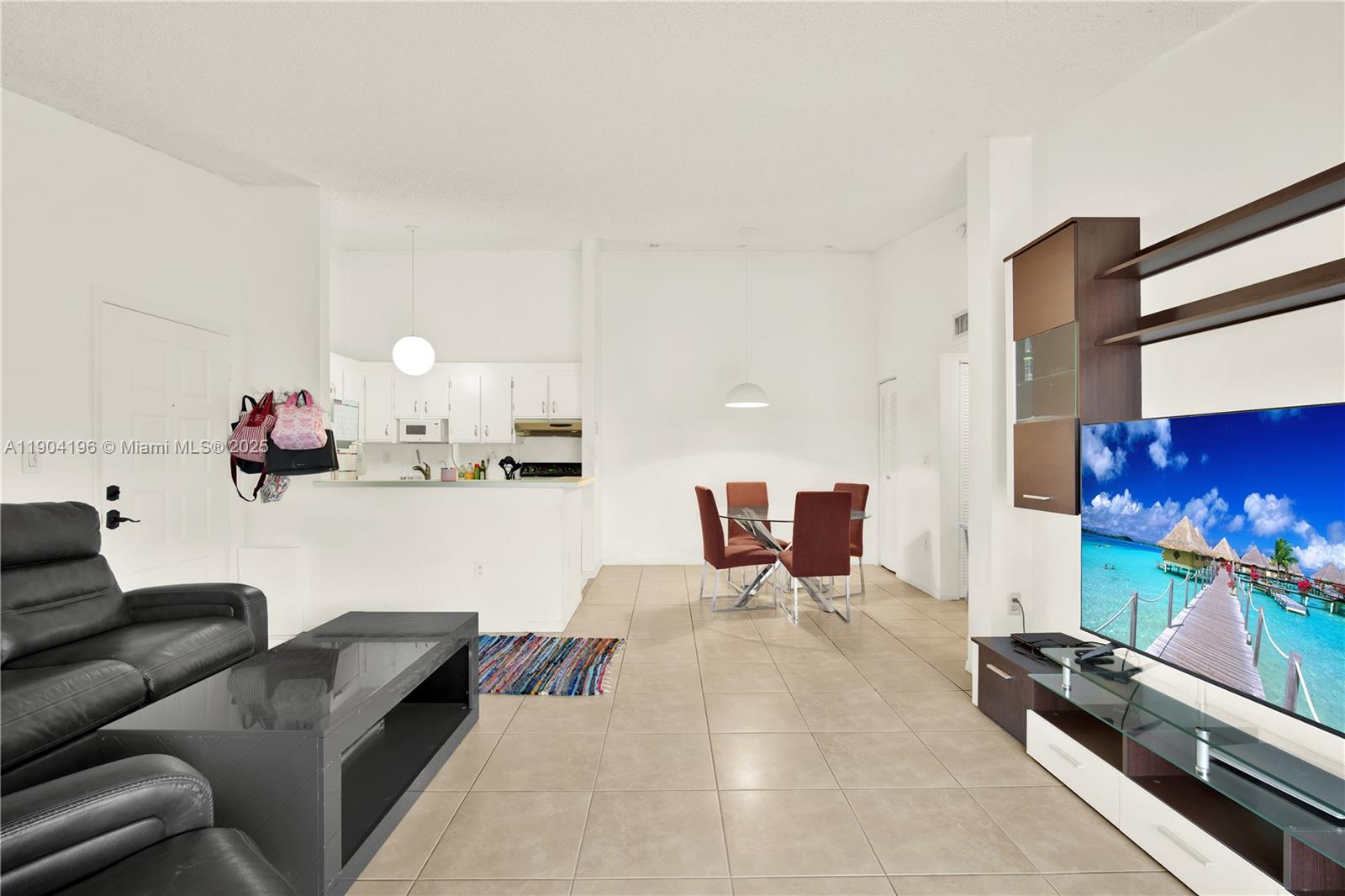 DORAL PK CO CLUB VILLAS C - Residential