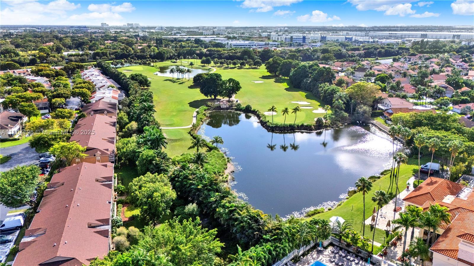 DORAL PK CO CLUB VILLAS C - Residential