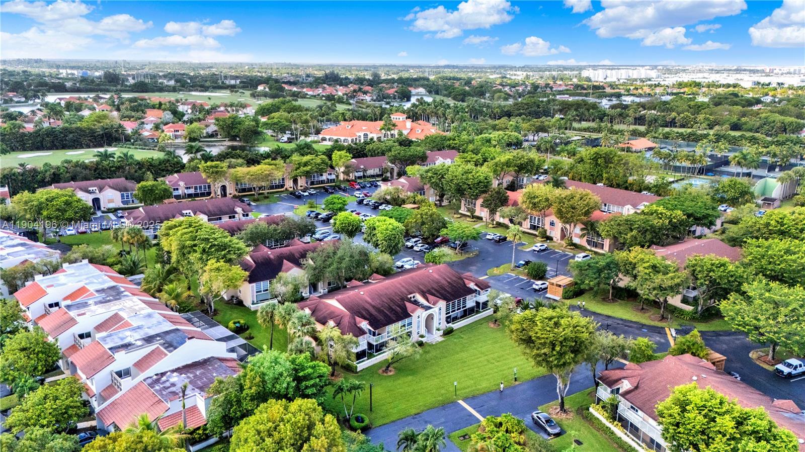 DORAL PK CO CLUB VILLAS C - Residential