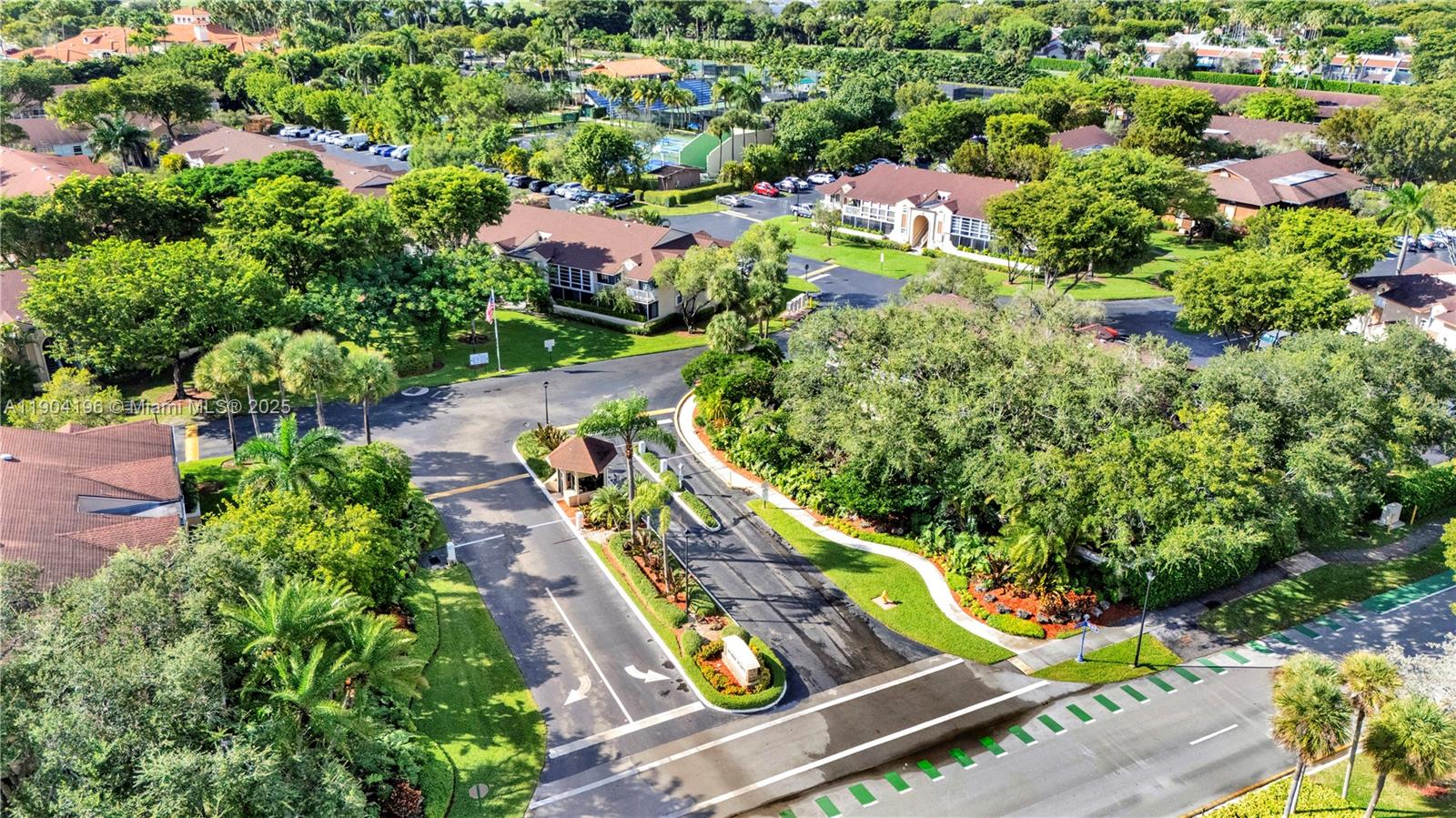 DORAL PK CO CLUB VILLAS C - Residential