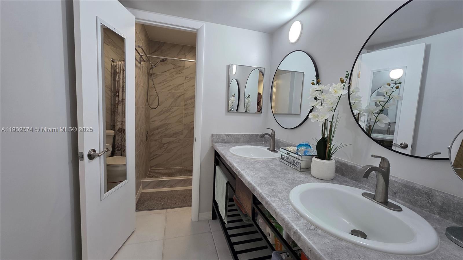 LAKES OF INVERRARY - Residential