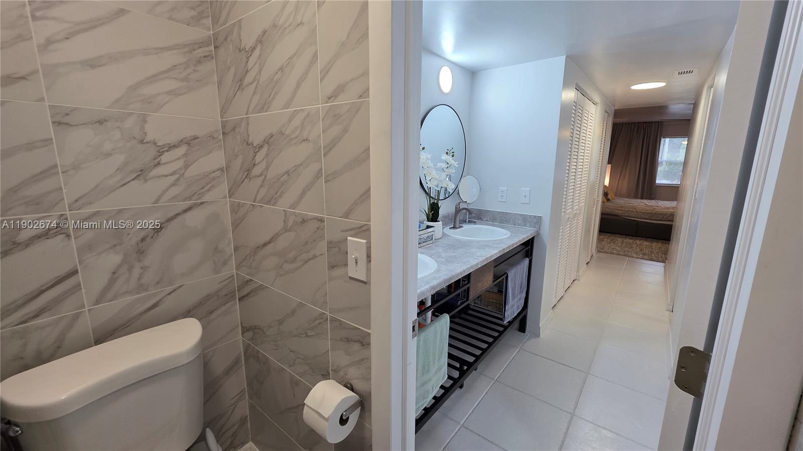 LAKES OF INVERRARY - Residential