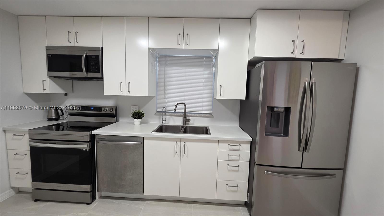 LAKES OF INVERRARY - Residential