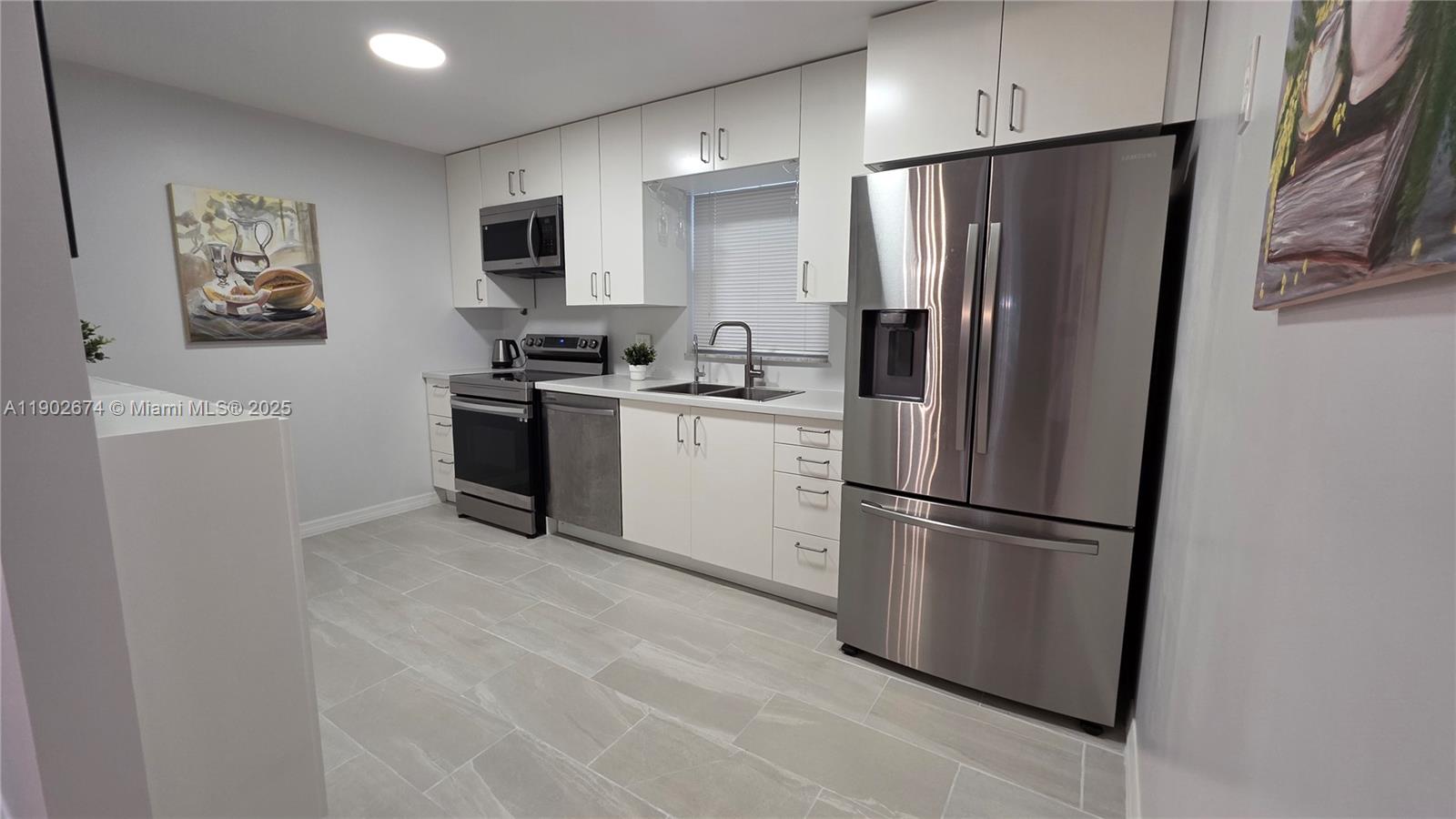 LAKES OF INVERRARY - Residential