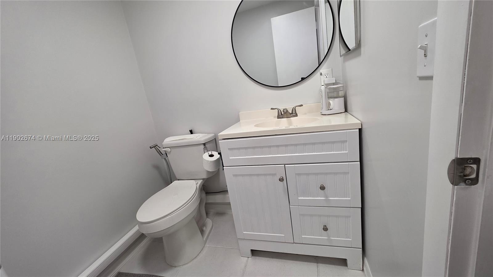 LAKES OF INVERRARY - Residential