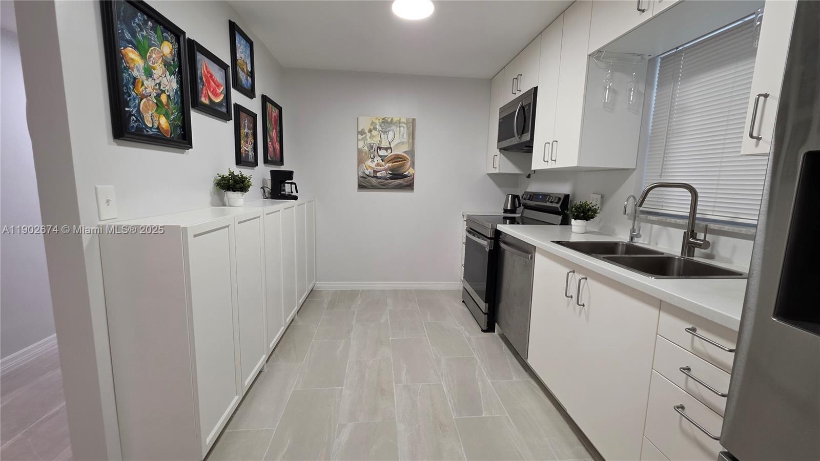 LAKES OF INVERRARY - Residential