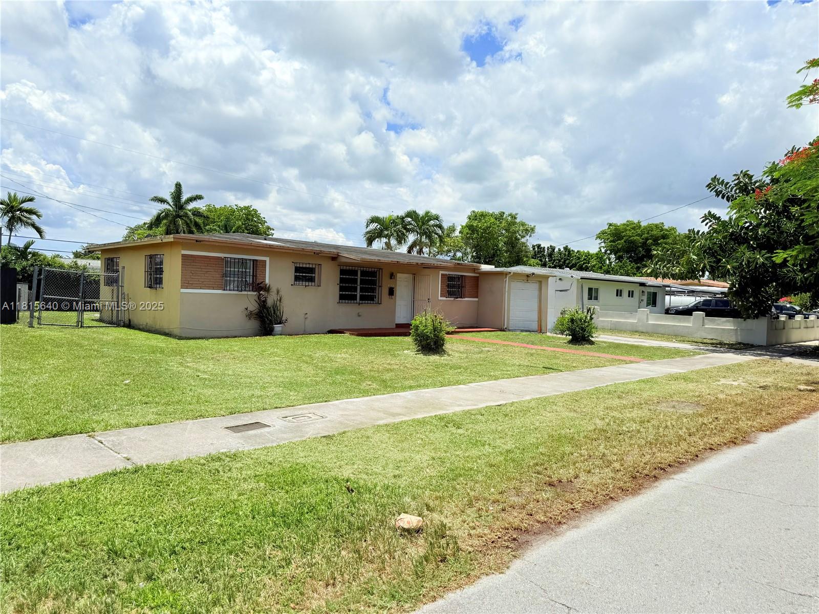 This 3-bedroom, 2-bathroom home, in a highly desirable area, includes a spacious living room and family room, and lots of possibilities for a growing family. Conveniently located near shopping malls, and restaurants.
