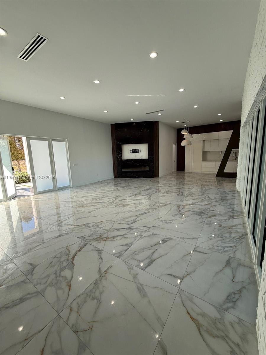 LINCOLN CITY SEC G - Residential